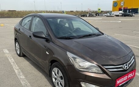Hyundai Solaris II рестайлинг, 2015 год, 1 050 000 рублей, 2 фотография