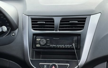 Hyundai Solaris II рестайлинг, 2015 год, 1 050 000 рублей, 11 фотография