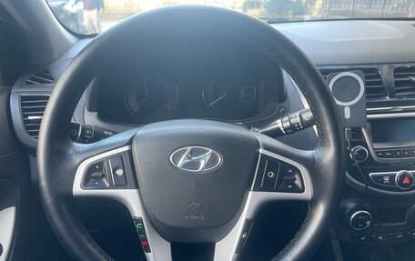 Hyundai Solaris II рестайлинг, 2015 год, 800 000 рублей, 1 фотография