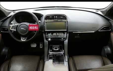 Jaguar F-Pace, 2017 год, 3 999 000 рублей, 11 фотография
