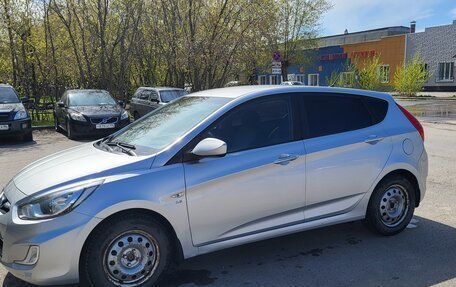 Hyundai Solaris II рестайлинг, 2012 год, 900 000 рублей, 3 фотография