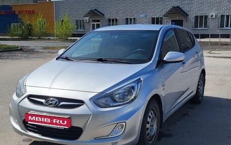 Hyundai Solaris II рестайлинг, 2012 год, 900 000 рублей, 2 фотография