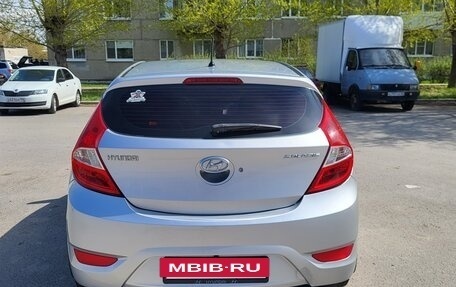 Hyundai Solaris II рестайлинг, 2012 год, 900 000 рублей, 5 фотография