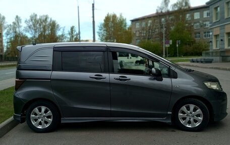 Honda Freed I, 2011 год, 1 250 001 рублей, 2 фотография