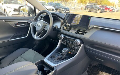 Toyota RAV4, 2024 год, 4 600 000 рублей, 10 фотография