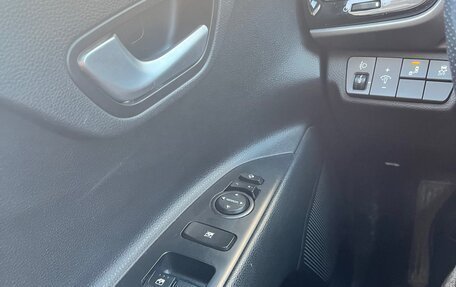 KIA Stonic, 2018 год, 1 700 000 рублей, 3 фотография