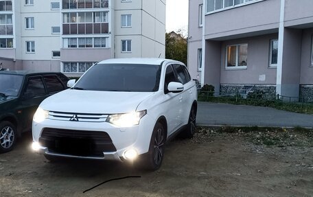 Mitsubishi Outlander III рестайлинг 3, 2014 год, 1 600 000 рублей, 1 фотография