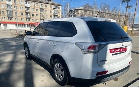 Mitsubishi Outlander III рестайлинг 3, 2014 год, 1 600 000 рублей, 6 фотография
