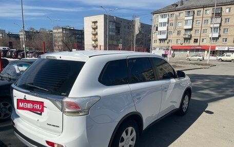 Mitsubishi Outlander III рестайлинг 3, 2014 год, 1 600 000 рублей, 5 фотография