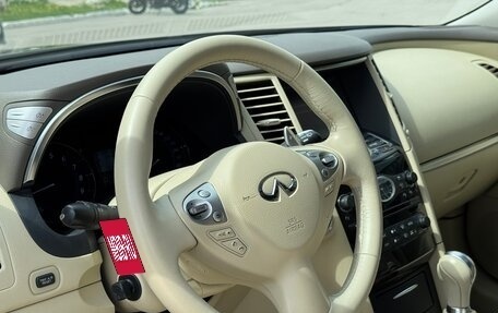 Infiniti QX70, 2014 год, 2 690 000 рублей, 11 фотография