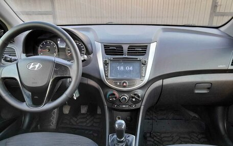 Hyundai Solaris II рестайлинг, 2016 год, 950 000 рублей, 5 фотография