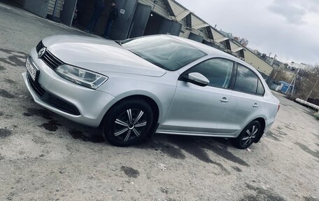 Volkswagen Jetta VI, 2013 год, 1 120 000 рублей, 3 фотография