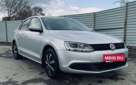 Volkswagen Jetta VI, 2013 год, 1 120 000 рублей, 2 фотография