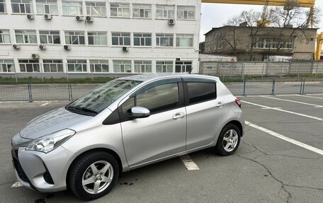 Toyota Vitz, 2017 год, 855 000 рублей, 2 фотография