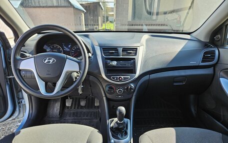 Hyundai Solaris II рестайлинг, 2012 год, 650 000 рублей, 5 фотография
