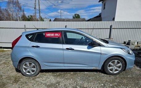 Hyundai Solaris II рестайлинг, 2012 год, 650 000 рублей, 3 фотография