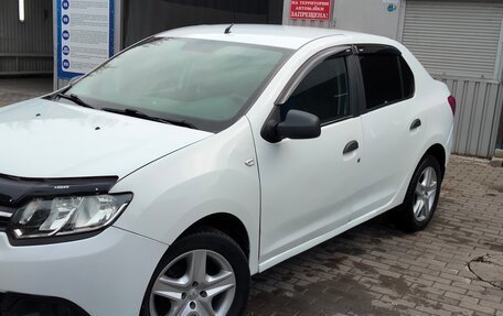 Renault Logan II, 2017 год, 585 000 рублей, 2 фотография