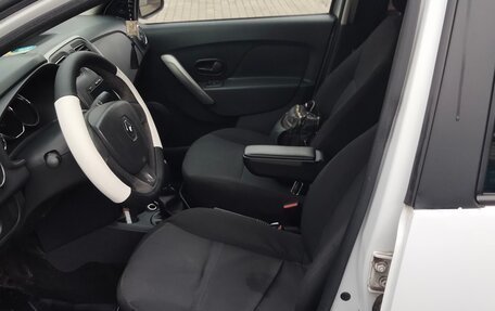 Renault Logan II, 2017 год, 585 000 рублей, 5 фотография
