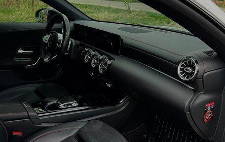 Mercedes-Benz CLA, 2019 год, 3 300 000 рублей, 16 фотография