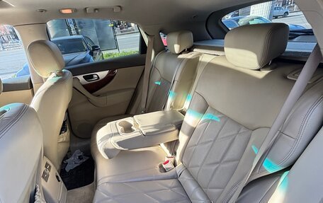 Infiniti QX70, 2016 год, 2 600 000 рублей, 11 фотография