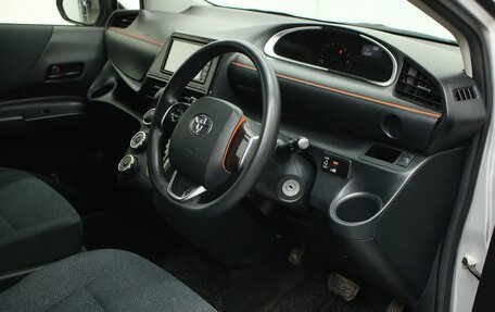 Toyota Sienta II, 2018 год, 1 648 000 рублей, 16 фотография