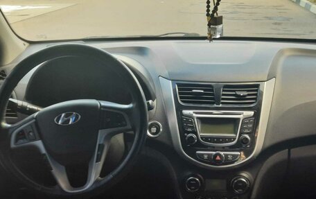 Hyundai Solaris II рестайлинг, 2014 год, 960 000 рублей, 2 фотография