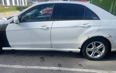 Mercedes-Benz E-Класс, 2011 год, 850 000 рублей, 3 фотография