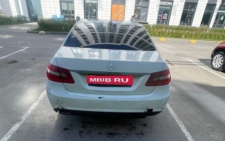 Mercedes-Benz E-Класс, 2011 год, 850 000 рублей, 11 фотография
