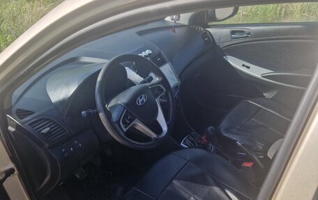 Hyundai Solaris II рестайлинг, 2012 год, 780 000 рублей, 11 фотография