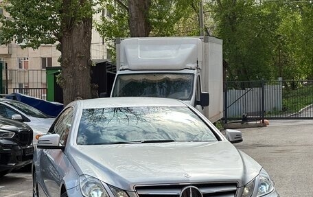 Mercedes-Benz E-Класс, 2012 год, 1 750 000 рублей, 2 фотография