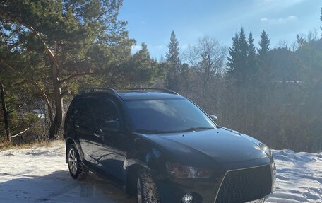 Mitsubishi Outlander III рестайлинг 3, 2010 год, 1 400 000 рублей, 2 фотография