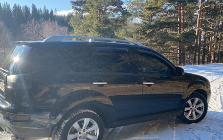 Mitsubishi Outlander III рестайлинг 3, 2010 год, 1 400 000 рублей, 3 фотография