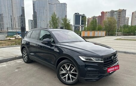 Volkswagen Touareg III, 2019 год, 4 650 000 рублей, 2 фотография
