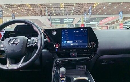 Lexus NX, 2022 год, 3 750 000 рублей, 13 фотография