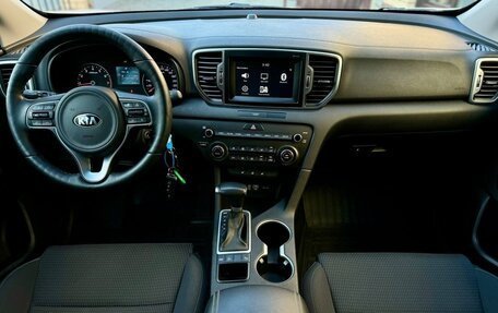 KIA Sportage IV рестайлинг, 2018 год, 2 099 900 рублей, 12 фотография