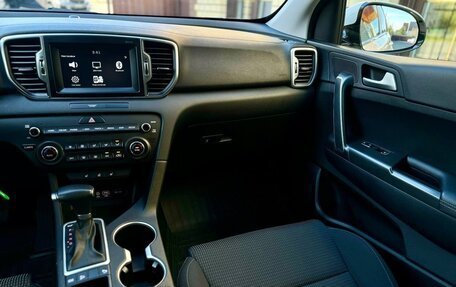 KIA Sportage IV рестайлинг, 2018 год, 2 099 900 рублей, 15 фотография