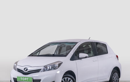 Toyota Vitz, 2013 год, 879 000 рублей, 2 фотография