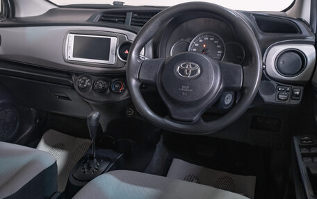 Toyota Vitz, 2013 год, 879 000 рублей, 9 фотография
