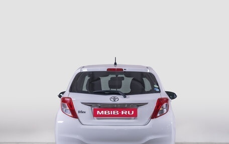 Toyota Vitz, 2013 год, 879 000 рублей, 5 фотография