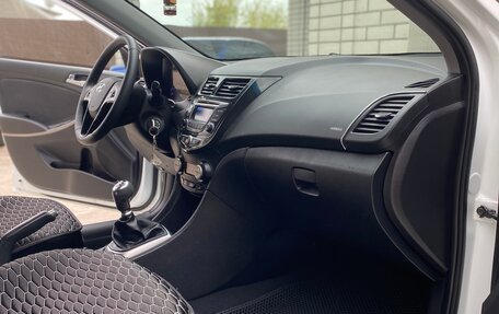 Hyundai Solaris II рестайлинг, 2016 год, 870 000 рублей, 9 фотография