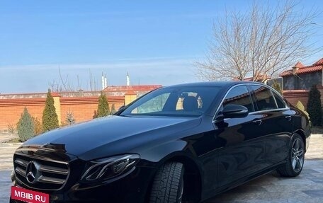 Mercedes-Benz E-Класс, 2019 год, 3 950 000 рублей, 4 фотография