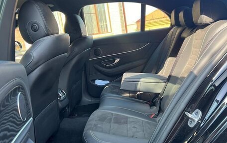 Mercedes-Benz E-Класс, 2019 год, 3 950 000 рублей, 15 фотография
