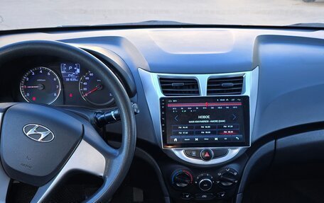 Hyundai Solaris II рестайлинг, 2015 год, 750 000 рублей, 2 фотография