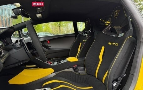 Lamborghini Huracán, 2022 год, 36 900 000 рублей, 25 фотография