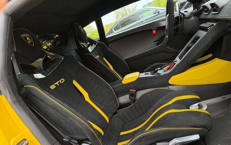 Lamborghini Huracán, 2022 год, 36 900 000 рублей, 39 фотография