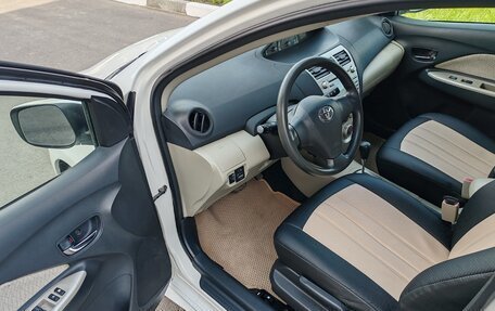 Toyota Yaris III рестайлинг, 2007 год, 685 000 рублей, 23 фотография