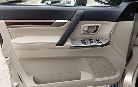 Mitsubishi Pajero IV, 2013 год, 2 400 000 рублей, 27 фотография