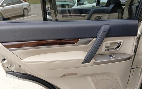 Mitsubishi Pajero IV, 2013 год, 2 400 000 рублей, 28 фотография