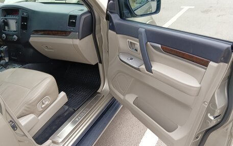 Mitsubishi Pajero IV, 2013 год, 2 400 000 рублей, 32 фотография