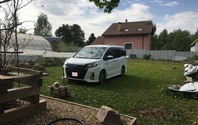 Toyota Noah III, 2016 год, 2 450 000 рублей, 1 фотография